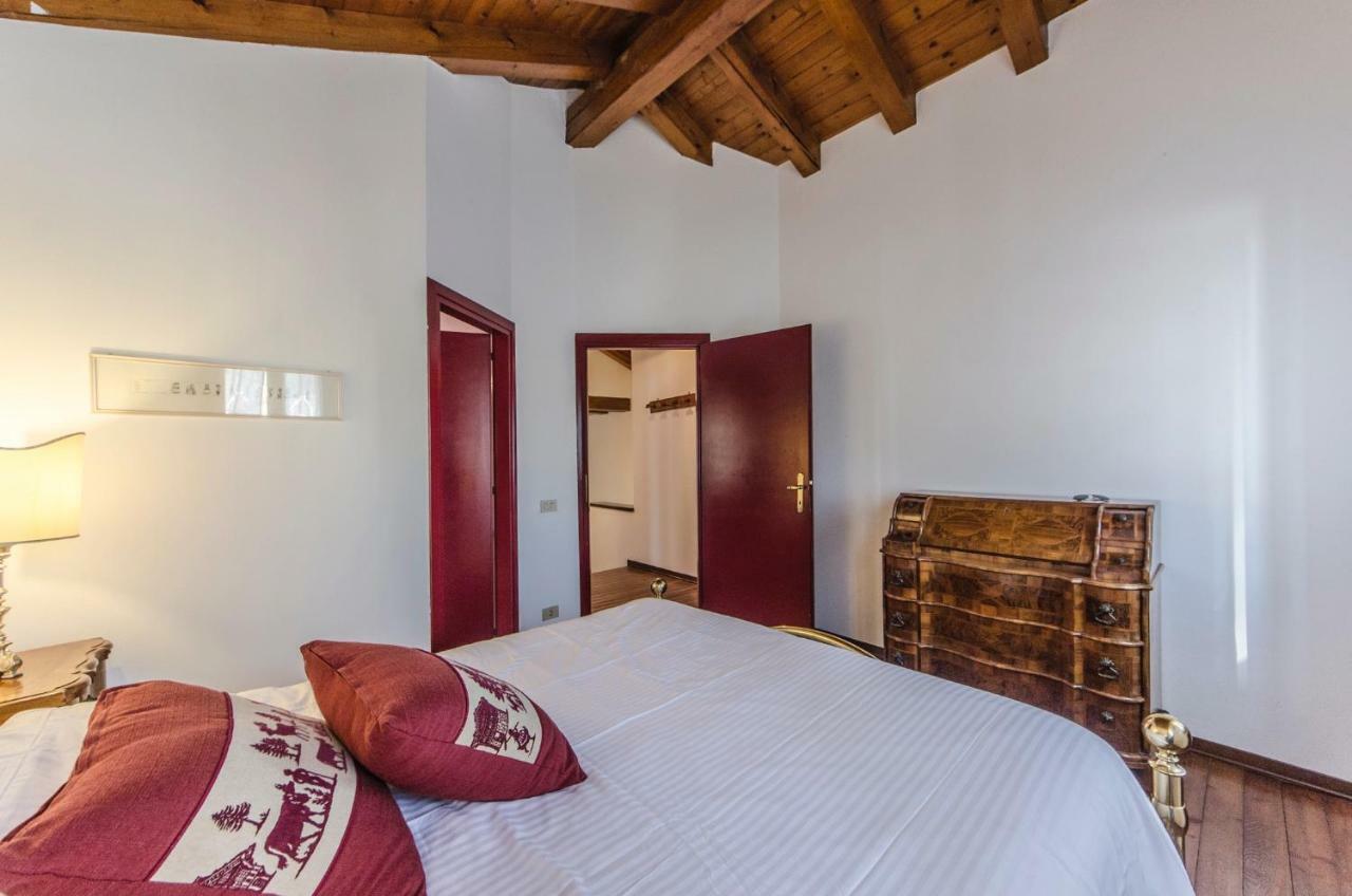 Novalesi Red House Villa Ноале Екстериор снимка