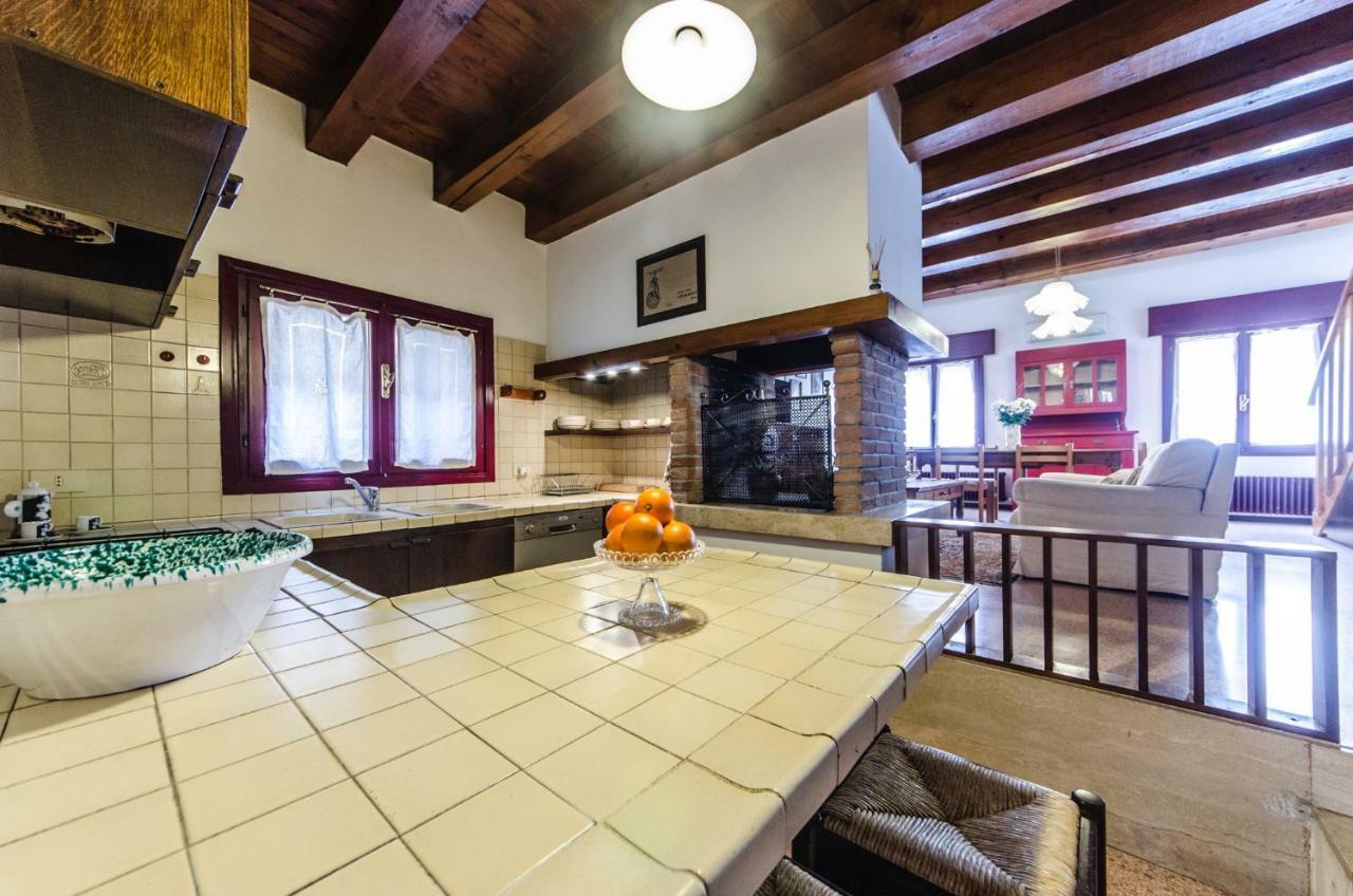 Novalesi Red House Villa Ноале Екстериор снимка