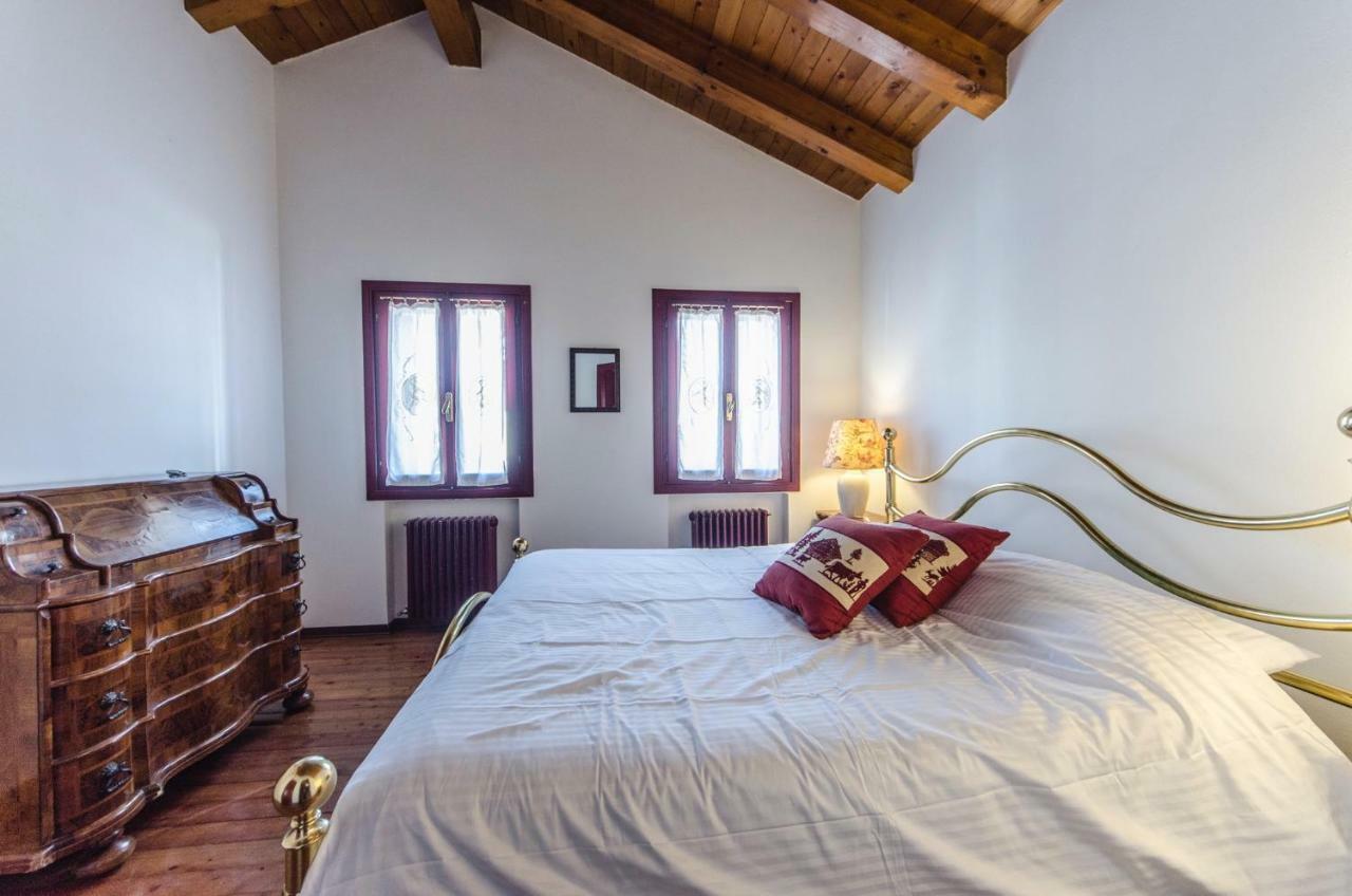 Novalesi Red House Villa Ноале Екстериор снимка
